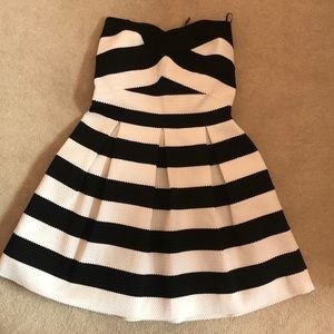 NWT black and white Express dress size L
